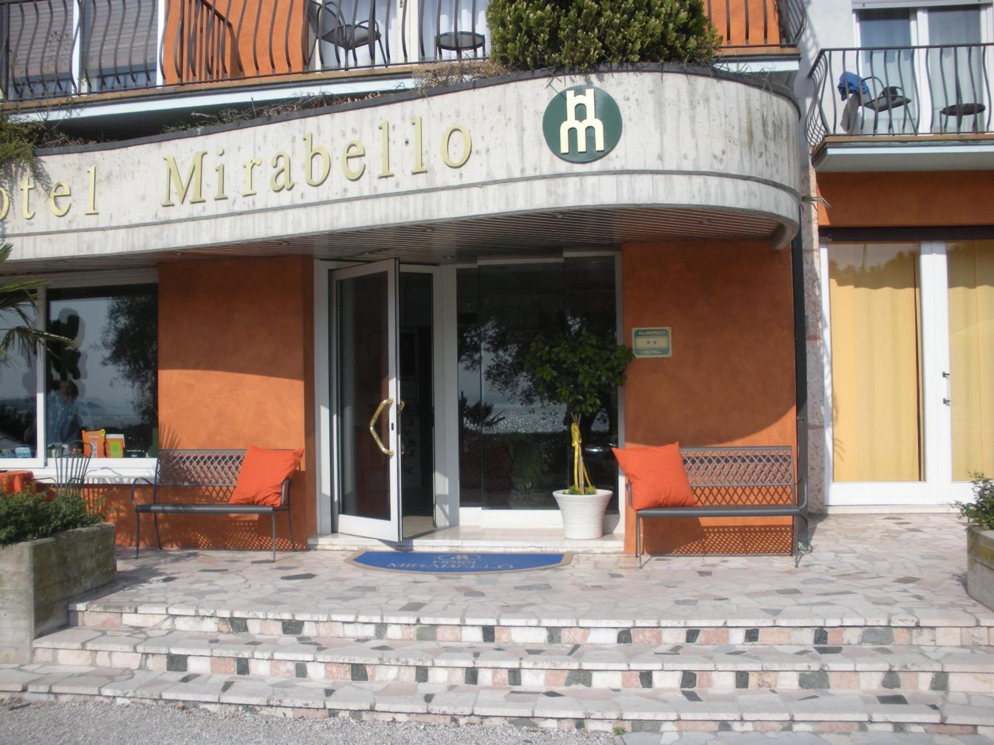 Hotel Mirabello Сирмионе Екстериор снимка